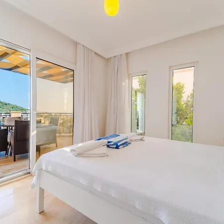A Luxurious Sea View Within Walking Distance To Town In Kalkan Kalamar